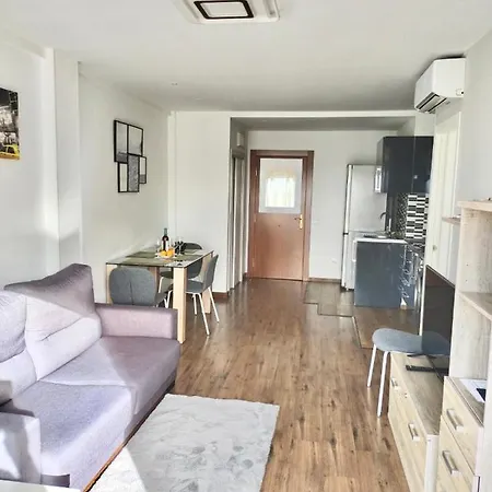 Apartment Sunny In Center Of ! *